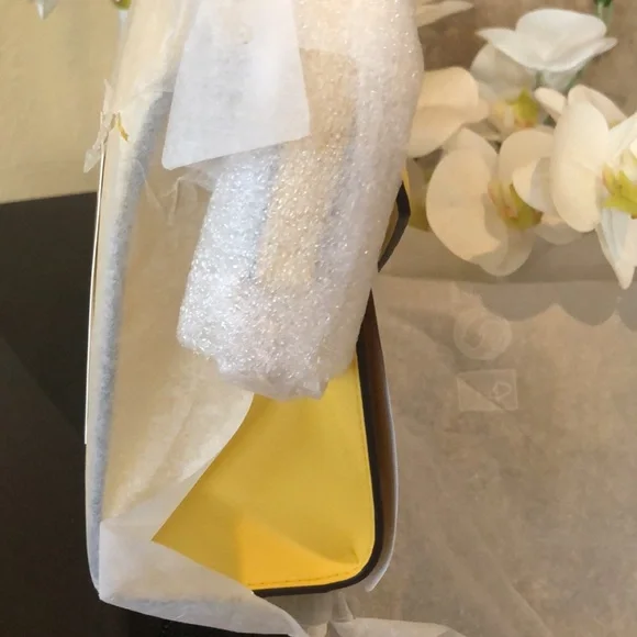 Michael Kors Quilted Chain Shoulder Bag 🎥 - Picture 7 of 11